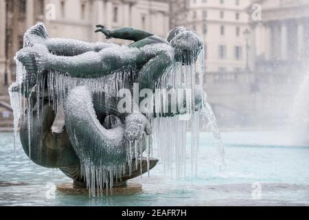 London, UK.  9 February 2021. UK Weather:  An ice covered frozen fountain in Trafalgar Square during light snow flurries as the cold weather brought on by Storm Darcy continues. Credit: Stephen Chung / Alamy Live News Stock Photo