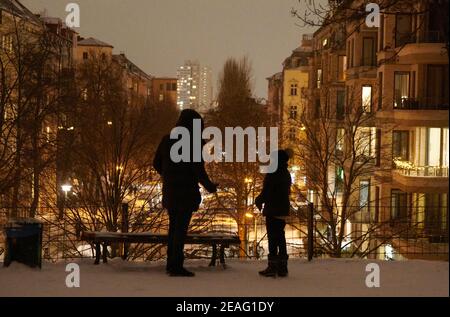 Berlin, Germany. 09th Feb, 2021. A father chats with his child by the water tower. Credit: Annette Riedl/dpa/Alamy Live News