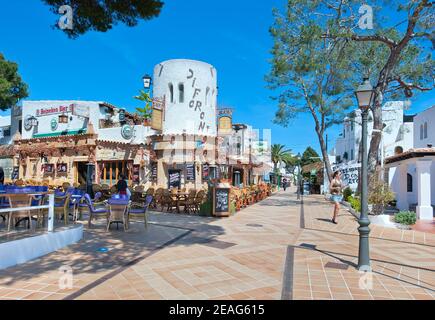 Bars and restaurants in pedestrianised town centre, Cala D'Or, Majorca, Balearics, Spain Stock Photo