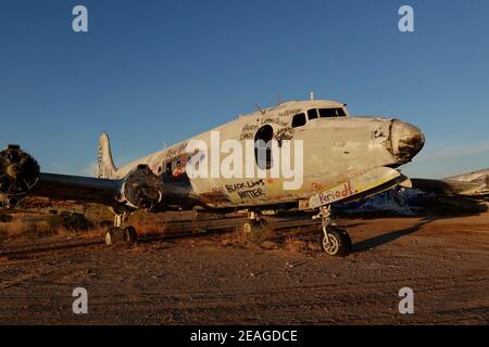 An abandoned airplane covered in graffiti in the desert wilderness outside of Phoenix, Arizona. Stock Photo