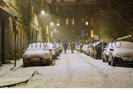 Edinburgh, Scotland, UK. 9th Feb 2021. After a day intermittent snow showers, heavier Snowfall begins in the early evening in the Stockbridge and New Town residential city centre. Credit: Craig Brown/Alamy Live News Stock Photo
