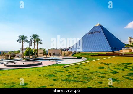 Musical fountain and a blue pyramide at gan binyamin park in Eilat, Israel Stock Photo