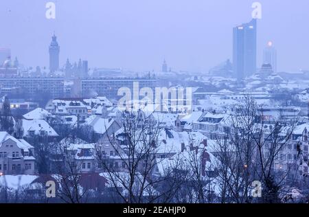 Leipzig, Germany. 10th Feb, 2021. Chimneys smoke on the roofs of Leipzig's southern suburb in the morning. During the night, temperatures in the trade fair city dropped below minus 12 degrees. Credit: Jan Woitas/dpa-Zentralbild/dpa/Alamy Live News Stock Photo