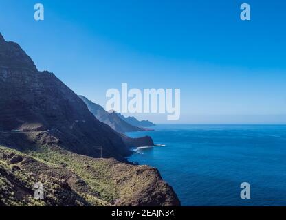 seascape view of cliffs and rocky atlantic coast in the north west of Gran Canaria. Road from Puerto de Las Nieves to Aldea de San Nicolas Stock Photo