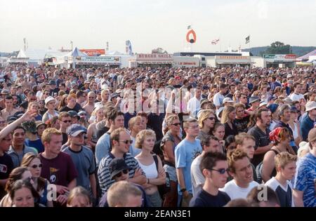 Fans watching limp Bizkit at the Reading  Festival 2000, Berkshire, England, United Kingdom. Stock Photo