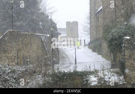 Maidstone, UK. 10th Feb, 2021. A second wave of snow hits the town after transport was disrupted at the weekend. The River Medway by the Archbishop's Palace Credit: Phil Robinson/Alamy Live News Stock Photo