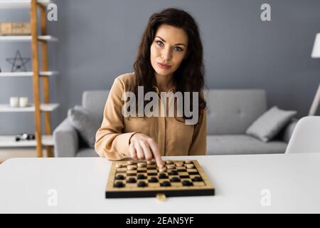 Checkers Online HD - Play English, International, Canadian, & Russian  Draughts Board Game (Free) by App Holdings