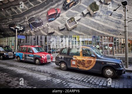 Birmingham New Street railway station concourse taxi rank , black cabs waiting in a queue Stock Photo