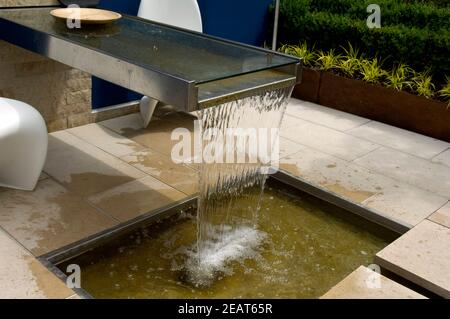 Wasserfall, Formal Gartenteich Stock Photo Alamy
