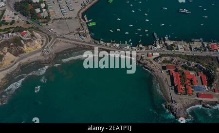 Aerial view of the stone island jetty in the bay in Mazatlan, Sinaloa Mexico. 2021 in Mazatlan, Mexico. (Photo by Luis Gutierrez / Norte Photo)    Vista aerea del embarcadero isla de la piedra en la bahia en Mazatlan, Sinaloa Mexico. 2021 in Mazatlan, Mexico. (Photo by  Luis Gutierrez/Norte Photo) Stock Photo