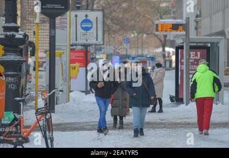 10.02.2021. Menschenleerer Kudamm Lockdown zu Corona-Zeiten, Charlottenburg, Berlin, Deutschland