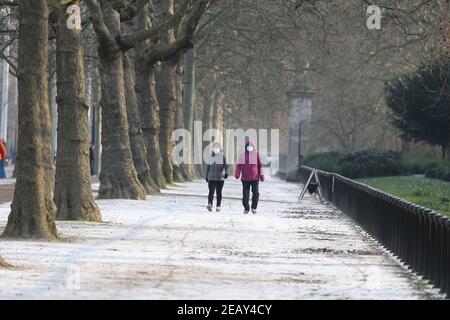 London, England, UK. 11th Feb, 2021. People walk on the frozen ground in the Mall in London, as the city experience the coldest weather since 2010. Credit: Tayfun Salci/ZUMA Wire/Alamy Live News Stock Photo