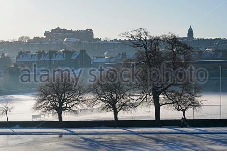 Edinburgh, Scotland, UK. 11th Feb 2021. A Glorious sunny but freezing morning in a snow covered Inverleith park. View of Edinburgh Castle. Credit: Craig Brown/Alamy Live News Stock Photo