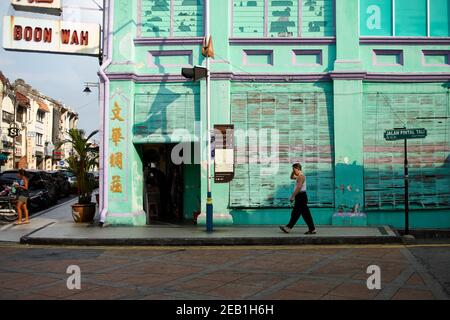 Colourful building at the junction of Jalan Pintal Tali and Lebuh Campbell, George Town, Penang, Malaysia Stock Photo