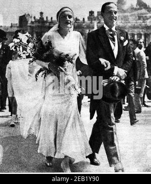 24 april 1930 , Rome , ITALY :  EDDA MUSSOLINI and  GALEAZZO CIANO  just married in the Saint Peter church - WWII - FASCISMO - FASCISTA - SECONDA GUERRA MONDIALE - sposi - matrimonio - sposalizio - marriage - abito da sposa - marito e moglie - houseband and wife  - Basilica di San Pietro - Vaticano  ----  Archivio GBB Stock Photo