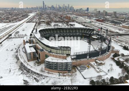 Cellular field chicago stadium hi-res stock photography and images - Alamy