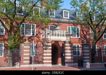 Harvard University gateway of Old Harvard Yard in historic city center of Cambridge, Massachusetts MA, USA. Stock Photo