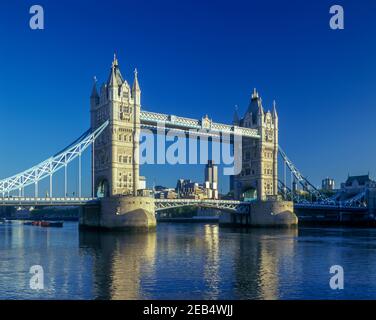 2000 HISTORICAL TOWER BRIDGE (©HORACE JONES & JOHN WOLFE BARRY 1894) POOL OF LONDON RIVER THAMES LONDON ENGLAND UK Stock Photo