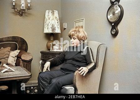 Die österreichische Schauspielerin Luise Ullrich, Deutschland 1970er Jahre. Austrian actress Luise Ullrich, Germany 1970s. 24x36Neg632 Stock Photo