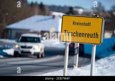 Tirschenreuth, Germany. 12th Feb, 2021. The sun shines on the town sign of Tirschenreuth. According to the Bavarian state government, the more contagious coronavirus variant from Great Britain has already gained the upper hand in some eastern Bavarian regions among commuters from the Czech Republic. The proportion of the mutated variant in positive corona tests is around 70 percent in Tirschenreuth, Bavarian Prime Minister Söder (CSU) said on 'Markus Lanz'. Credit: Nicolas Armer/dpa/Alamy Live News Stock Photo