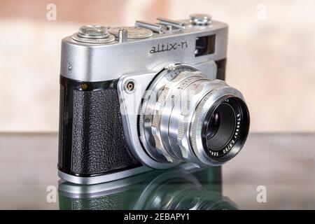 Altix-n - old vintage analog film camera, 1950s, traditional photography, classic camera design, metal construction, camera collection, close-up Stock Photo