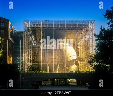 2001 HOSTORICAL HAYDEN PLANETARIUM ROSE CENTER (©JAMES STEWART POLSHEK 2000) AMERICAN MUSEUM OF NATURAL HISTORY MANHATTAN NEW YORK CITY USA Stock Photo