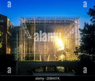 2001 HOSTORICAL HAYDEN PLANETARIUM ROSE CENTER (©JAMES STEWART POLSHEK 2000) AMERICAN MUSEUM OF NATURAL HISTORY MANHATTAN NEW YORK CITY USA Stock Photo