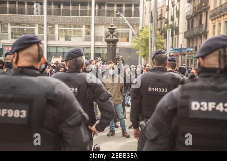 Barcelona, Catalonia, Spain. 12th Feb, 2021. Policemen are seen preventing anti-fascist protesters from approaching the Jusapol demonstration.The Spanish association formed by agents of the National Police Corps and the Civil Guard, Jusapol (Police Salary Justice) has called a concentration in Barcelona claiming that the government has abandoned the police in Catalonia and they ask the Government to declare Catalonia as a special area security. The event was attended by Ignacio Garriga, candidate of the Spanish far-right party, Vox, for the presidency of the Generalitat of Catalonia. Anti-f Stock Photo