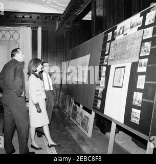 First Lady Jacqueline Kennedy (JBK) inspects the LaFayette Square reconstruction plans. First Lady Jacqueline Kennedy views plans for the historic preservation and redevelopment of Lafayette Square, Washington, D.C., with architect of the Lafayette Square redevelopment, John Carl Warnecke (left), and Administrator of the General Services Administration (GSA), Bernard L. Boutin. GSA Building, Washington, D.C. Stock Photo