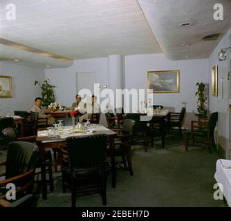 White House Rooms: White House Mess Hall. Three unidentified navy personnel in White House Mess Hall. West Wing Navy Mess, White House, Washington, D.C. Stock Photo