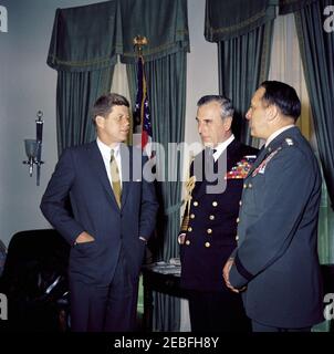 Meeting with Admiral of the Fleet Lord Louis Mountbatten, 1st Earl Mountbatten of Burma, 10:25AM. President John F. Kennedy meets with Chief of the Defense Staff of the British Armed Forces Lord Louis Mountbatten, First Earl Mountbatten of Burma (center) and Chairman of the Joint Chiefs of Staff General Lyman Lemnitzer (right) in the Oval Office, White House, Washington, D.C. Stock Photo