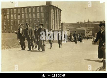 Noon hour, Amoskeag Mfg. Co. Manchester, N.H. Stock Photo