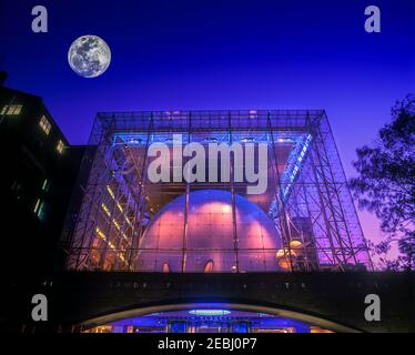 2001 HOSTORICAL HAYDEN PLANETARIUM ROSE CENTER (©JAMES STEWART POLSHEK 2000) AMERICAN MUSEUM OF NATURAL HISTORY MANHATTAN NEW YORK CITY USA Stock Photo