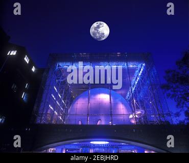 2001 HOSTORICAL HAYDEN PLANETARIUM ROSE CENTER (©JAMES STEWART POLSHEK 2000) AMERICAN MUSEUM OF NATURAL HISTORY MANHATTAN NEW YORK CITY USA Stock Photo