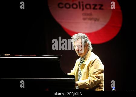 February 11, 2021, NEW YORK, USA: FILE IMAGE: US jazz pianist Chick Corea performs at the EDP Cool Jazz Festival in Oeiras, Portugal on July 19, 2015. Corea, a towering jazz pianist with a staggering 23 Grammy awards who pushed the boundaries of the genre and worked alongside Miles Davis and Herbie Hancock, has died. He was 79. Corea died Tuesday, Feb. 9, 2021, of a rare form of cancer, his team posted on his web site. His death was confirmed by Corea's web and marketing manager, Dan Muse. (Credit Image: © Pedro Fiuza/ZUMA Wire) Stock Photo