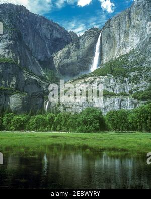 2001 HISTORICAL WATER CASCADES FROM UPPER AND LOWER YOSEMITE WATERFALLS YOSEMITE VALLEY NATIONAL PARK CALIFORNIA USA Stock Photo