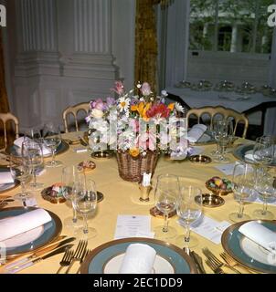 First Lady Jacqueline Kennedyu0027s (JBK) luncheon for Senatorsu0027 wives. View of table settings and a flower arrangement set up for a luncheon for senatorsu2019 wives, hosted by First Lady Jacqueline Kennedy. State Dining Room, White House, Washington, D.C. Stock Photo