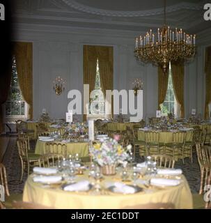 First Lady Jacqueline Kennedyu0027s (JBK) luncheon for Senatorsu0027 wives. View of table settings and flower arrangements set up for a luncheon for senatorsu2019 wives, hosted by First Lady Jacqueline Kennedy. State Dining Room, White House, Washington, D.C. Stock Photo