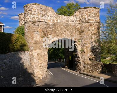 The Strand Gate, Winchelsea, East Sussex. Built in 1300 to defend the road that led up from the Strand, the harbour of the medieval port of the town. Stock Photo