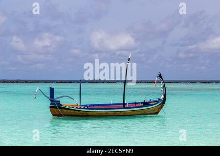 UNC 5 Fufiyaa dhow / fishing boats 2000 see UV & w/m images Maldives P18e