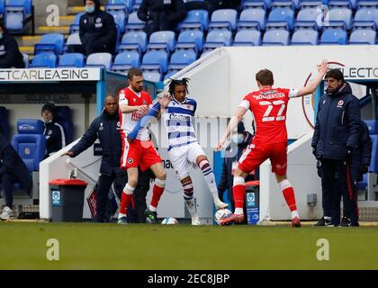 Madejski Stadium, Reading, Berkshire, UK. 13th Feb, 2021. English Football League Championship Football, Reading versus Millwall; Michael Olise of Reading being challenged by Ryan Leonard and Jon Daoi Boovarsson of Millwall in front of Reading Manager Veljko Paunovic Credit: Action Plus Sports/Alamy Live News Stock Photo