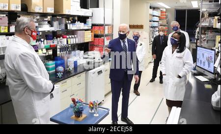 U.S President Joe Biden speaks with research doctors at the Viral Pathogenesis Laboratory during a visit to the Vaccine Research Center at the National Institutes of Health February 11, 2021 in Bethesda, Maryland. Stock Photo