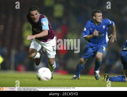 Football - West Ham United v Ipswich Town Nationwide League Division One Play Off Semi Final Second Leg - Upton Park - 18/5/04  West Ham's Matthew Etherington in action  Mandatory Credit: Action Images / Andrew Budd