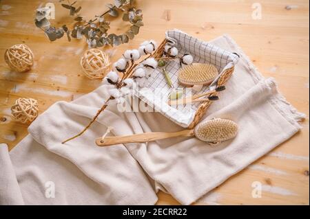 Zero waste bathroom accessories flat lay wooden desk background, spa body care concept. Natural sisal body brushes for dry anti-cellulite massage, black bamboo toothbrushes. Eco-friendly lifestyle Stock Photo