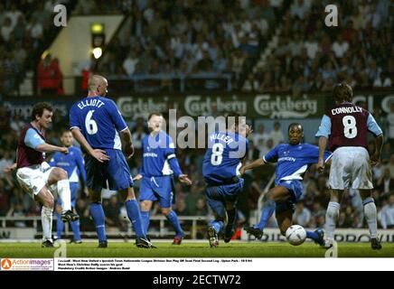 Football - West Ham United v Ipswich Town Nationwide League Division One Play Off Semi Final Second Leg - Upton Park - 18/5/04  West Ham's Christian Dailly scores his goal  Mandatory Credit: Action Images / Andrew Budd