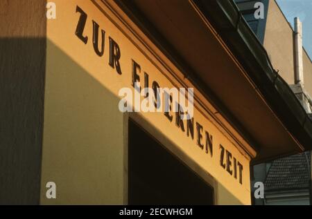 Wien, Naschmarkt, Gasthaus 'Zur Eisernen Zeit' Stock Photo