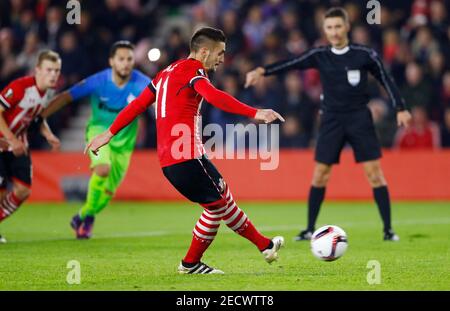 Britain Football Soccer - Southampton v Inter Milan - UEFA Europa League Group Stage - Group K - St Mary's Stadium, Southampton, England - 3/11/16 Southampton's Dusan Tadic misses a penalty Reuters / Eddie Keogh Livepic EDITORIAL USE ONLY.
