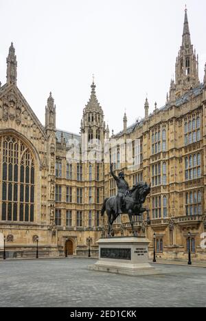 Richard Lionheart, King of England - Statue in front of Westminster Palace (Parliament) - London, UK Stock Photo