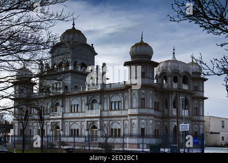 Guru Nanak Gurdwara - sikh temple at Queens Park, Bedford, Bedfordshire, England, UK Stock Photo