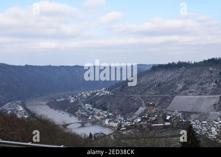 view to the Reichsburg above Cochem old town Stock Photo
